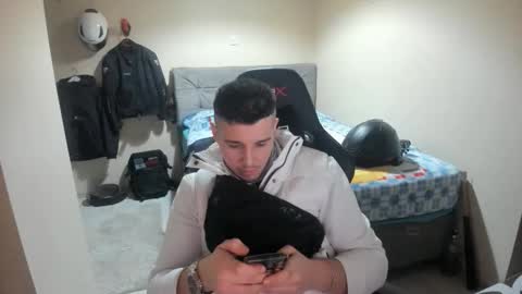 Snapshot of ulxer chatting on April 18, 2026, 8:42 pm hi im mike tyson - online show from April 18, 2026, 8:42 pm
