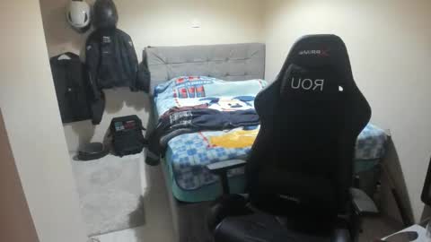 Snapshot of ulxer chatting on April 27, 2026, 7:12 pm hi im mike tyson - online show from April 27, 2026, 7:12 pm