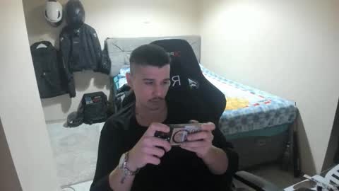 Snapshot of ulxer chatting on May 3, 2026, 7:31 pm hi im mike tyson - online show from May 3, 2026, 7:31 pm