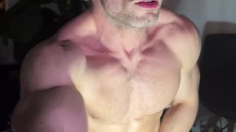 Um CM online show from April 8, 2026, 11:27 pm