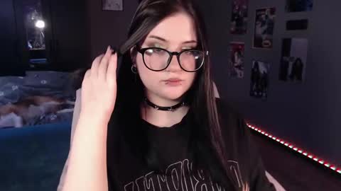 Julia online show from December 4, 2024, 2:53 am