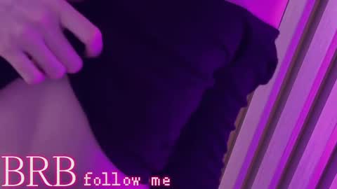 Una  online show from February 19, 2025, 4:44 pm