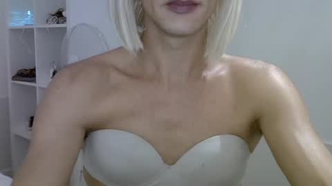 Snapshot of unadiosa chatting on August 6, 2026, 9:22 am unadiosa online show from August 6, 2026, 9:22 am
