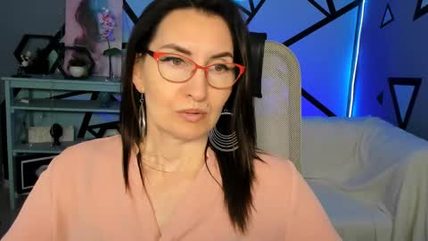 UnaTera online show from May 22, 2026, 6:20 am