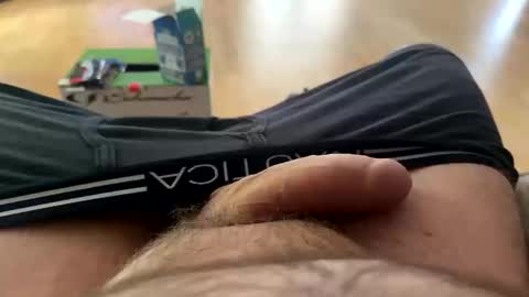 Snapshot of uncutbutter chatting on October 14, 2025, 5:58 pm uncutbutter online show from October 14, 2025, 5:58 pm