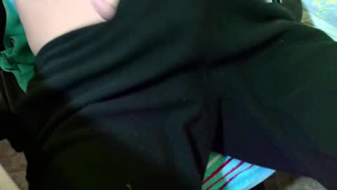 Snapshot of under_thedesk chatting on February 15, 2025, 6:33 pm Giov online show from February 15, 2025, 6:33 pm