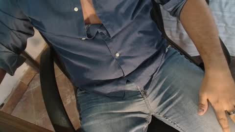 Snapshot of under_thedesk chatting on October 6, 2025, 10:02 am Giov online show from October 6, 2025, 10:02 am