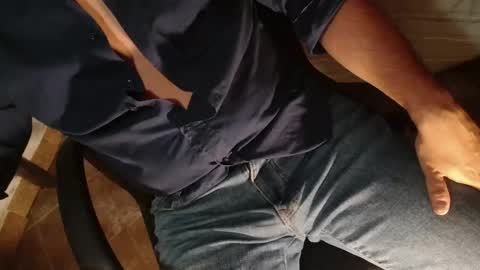 Snapshot of under_thedesk chatting on October 7, 2025, 5:32 pm Giov online show from October 7, 2025, 5:32 pm