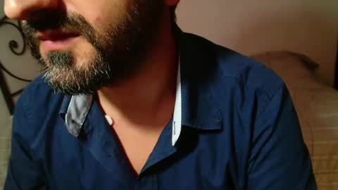 Snapshot of under_thedesk chatting on October 15, 2025, 8:31 pm Giov online show from October 15, 2025, 8:31 pm