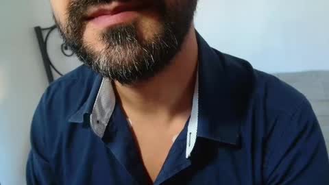 Snapshot of under_thedesk chatting on October 17, 2025, 8:17 am Giov online show from October 17, 2025, 8:17 am