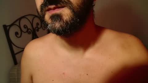 Snapshot of under_thedesk chatting on October 18, 2025, 9:37 pm Giov online show from October 18, 2025, 9:37 pm