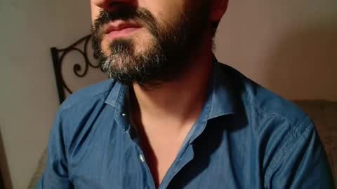 Snapshot of under_thedesk chatting on October 19, 2025, 9:48 pm Giov online show from October 19, 2025, 9:48 pm