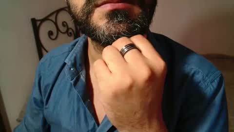 Snapshot of under_thedesk chatting on October 22, 2025, 8:19 pm Giov online show from October 22, 2025, 8:19 pm