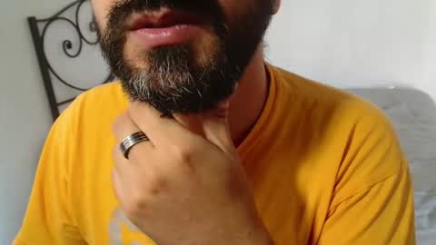 Snapshot of under_thedesk chatting on October 24, 2025, 9:28 am Giov online show from October 24, 2025, 9:28 am