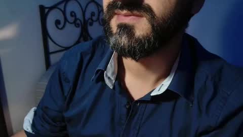 Snapshot of under_thedesk chatting on November 2, 2025, 7:05 pm Giov online show from November 2, 2025, 7:05 pm