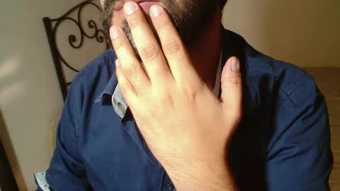 Snapshot of under_thedesk chatting on November 4, 2025, 5:12 pm Giov online show from November 4, 2025, 5:12 pm