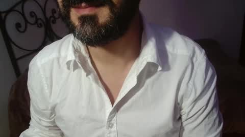 Snapshot of under_thedesk chatting on November 29, 2025, 6:11 pm Giov online show from November 29, 2025, 6:11 pm