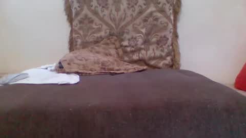 Snapshot of undrcvrlvr chatting on February 9, 2025, 10:11 pm mrfck4lngr online show from February 9, 2025, 10:11 pm