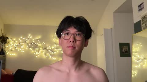 Snapshot of unhingedwang chatting on October 19, 2025, 1:06 am wang online show from October 19, 2025, 1:06 am