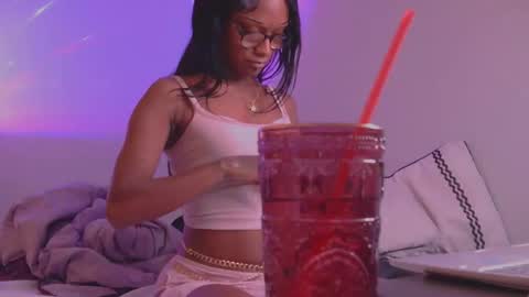 Snapshot of uniqecho chatting on March 18, 2026, 12:58 am uniqecho online show from March 18, 2026, 12:58 am