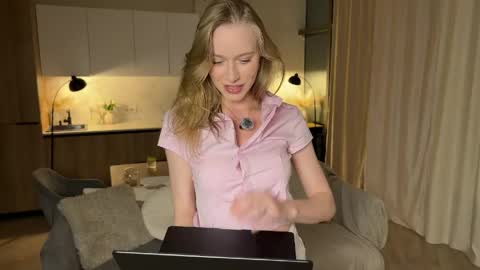 Snapshot of unnabella chatting on May 26, 2026, 7:32 pm UnnaBella online show from May 26, 2026, 7:32 pm