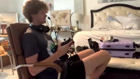 Stepbro online show from February 3, 2025, 9:29 pm