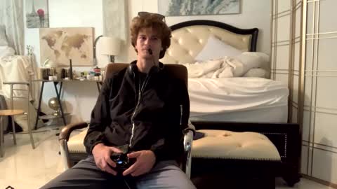 Stepbro online show from February 6, 2025, 10:53 pm