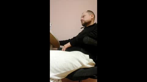 uoiuytr online show from January 5, 2026, 7:06 pm