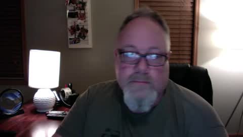 Snapshot of up2later chatting on January 4, 2025, 4:33 am up2later online show from January 4, 2025, 4:33 am