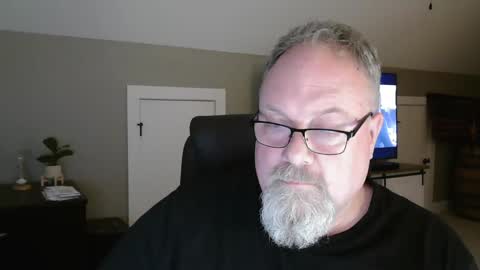 Snapshot of up2later chatting on January 19, 2025, 5:37 am up2later online show from January 19, 2025, 5:37 am