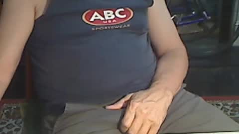 Snapshot of updownunder chatting on February 5, 2025, 6:56 am Freddie online show from February 5, 2025, 6:56 am