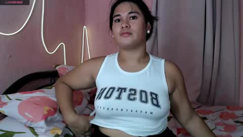 Snapshot of ur_baby_rebbecca chatting on May 17, 2026, 12:01 pm SINGLE online show from May 17, 2026, 12:01 pm