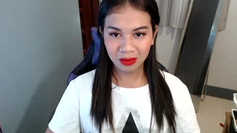 Vee online show from January 1, 2025, 2:42 pm