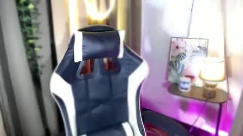 ur_dazzlingmorenaxx online show from November 7, 2025, 1:49 am