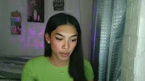 ur_dazzlingmorenaxx online show from November 20, 2025, 2:12 am