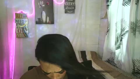 ur_dazzlingmorenaxx online show from April 28, 2026, 1:59 am