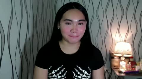 QUEENSY online show from February 9, 2026, 1:42 am