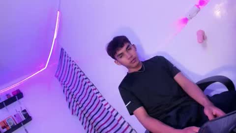 ur_shan21 online show from May 18, 2026, 4:18 am