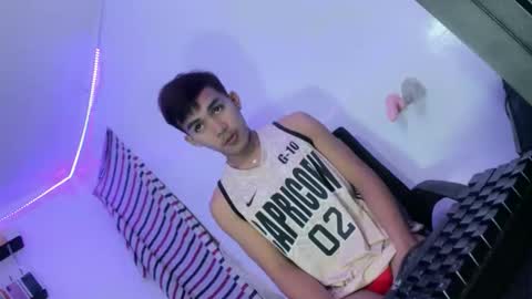 ur_shan21 online show from May 19, 2026, 6:58 pm