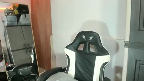 ur_shan21 online show from May 29, 2026, 7:12 pm