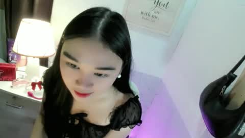 ur_sweetiechess18 online show from September 15, 2025, 5:07 am