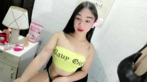 ur_sweetiechess18 online show from September 23, 2025, 6:38 am