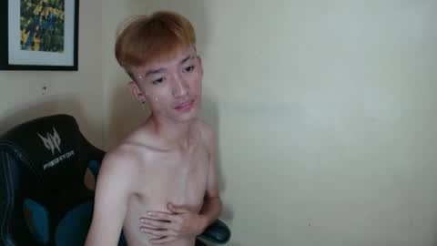 urasian_femboyxxx online show from April 11, 2026, 3:49 pm