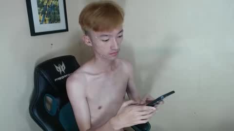 urasian_femboyxxx online show from April 12, 2026, 3:06 pm
