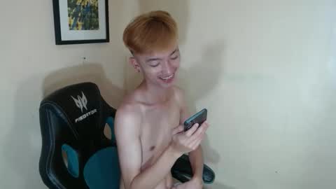 urasian_femboyxxx online show from April 18, 2026, 12:09 pm