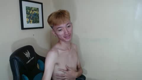 urasian_femboyxxx online show from April 19, 2026, 9:52 am