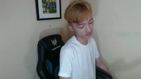 urasian_femboyxxx online show from April 21, 2026, 7:25 am