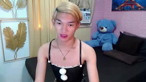 urasian_john20 online show from May 4, 2026, 11:01 pm