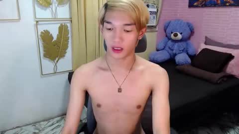 urasian_john20 online show from May 17, 2026, 5:20 pm