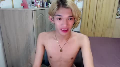 urasian_john20 online show from June 16, 2026, 6:27 am